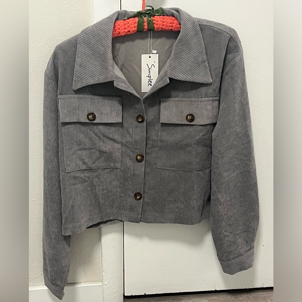 Host Pick NWT Gray corduroy cropped button down long sleeved shirt